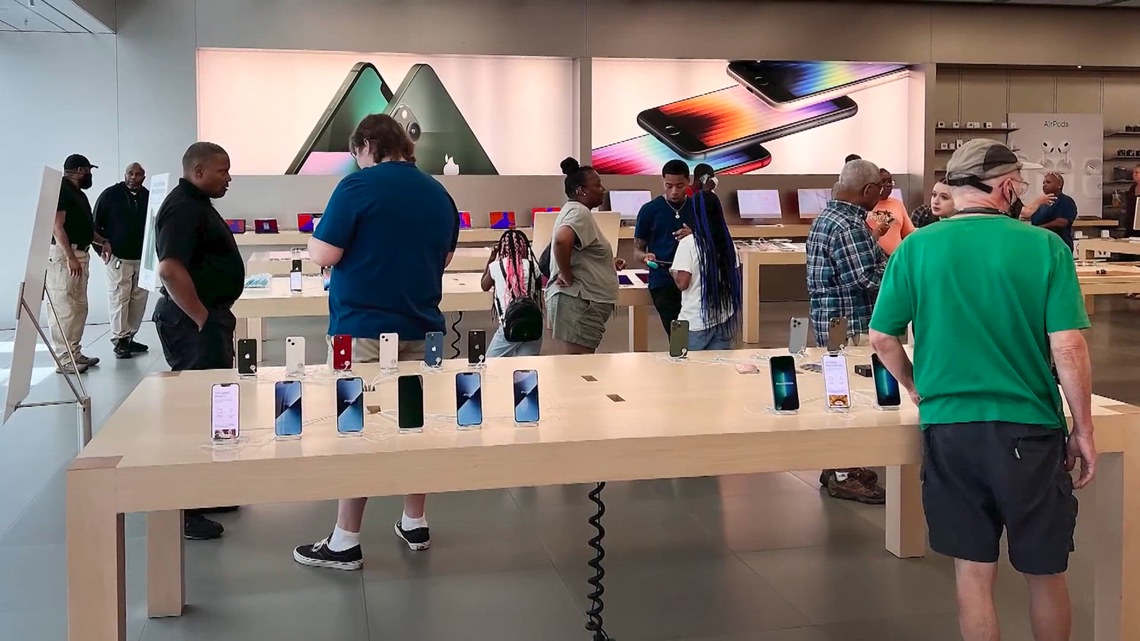 Lawmakers call for investigation into Apple over union busting claims