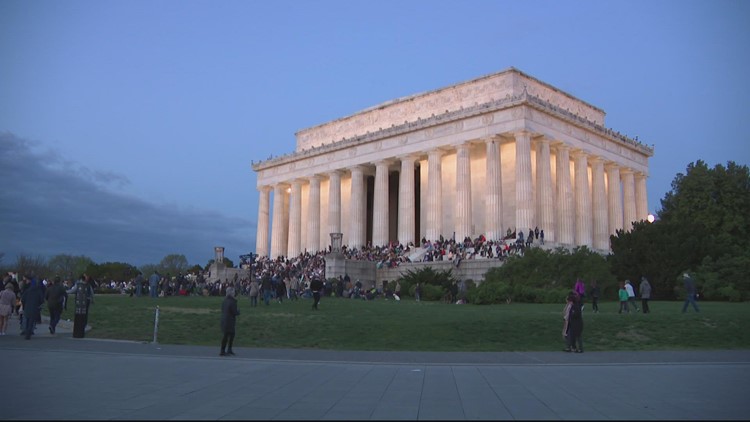 Easter Sunrise Service returns to the Lincoln Memorial in DC