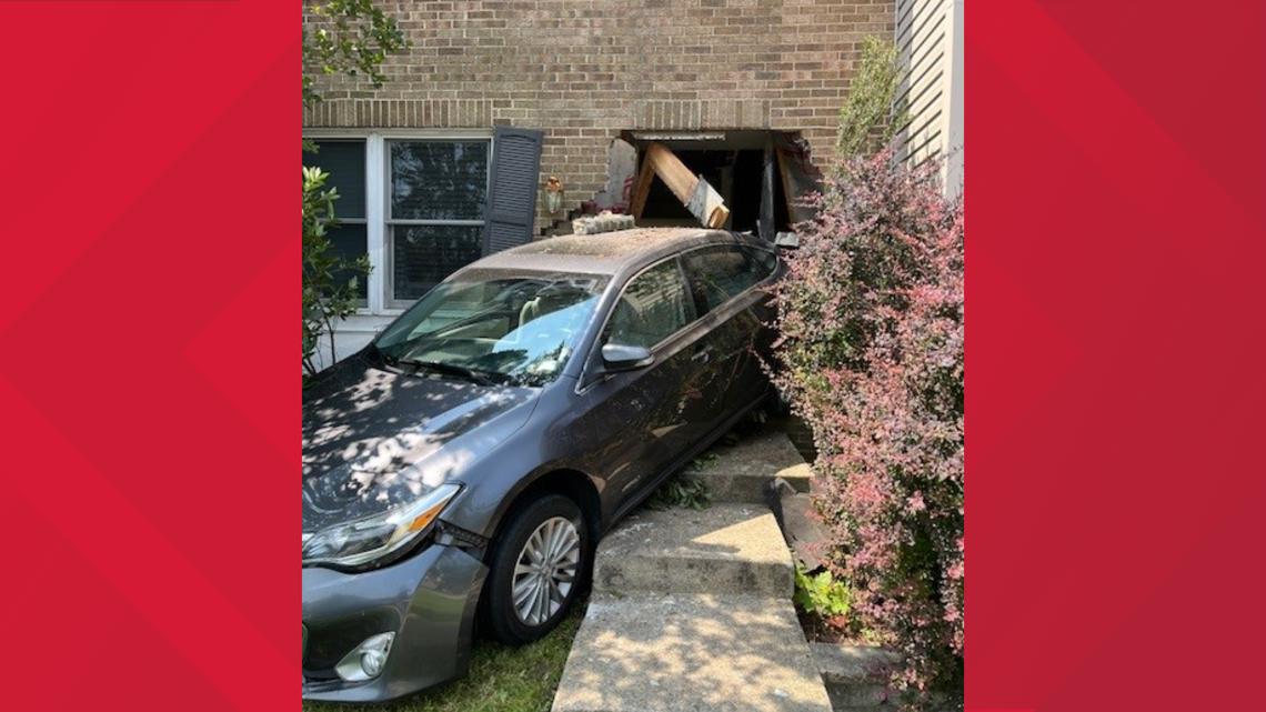 Car crashes into Woodbridge townhouses, displaces 12 | wusa9.com