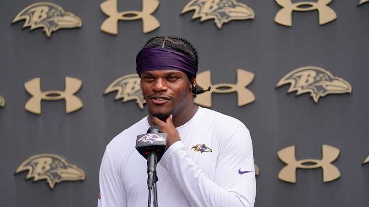 Baltimore Ravens GM: Lamar Jackson talks on hold until after season