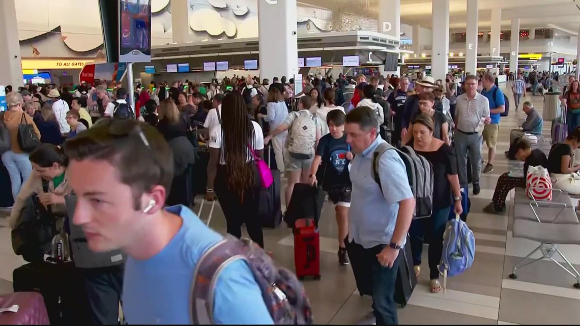 Travel nightmare at Reagan National Airport as cancelled flights