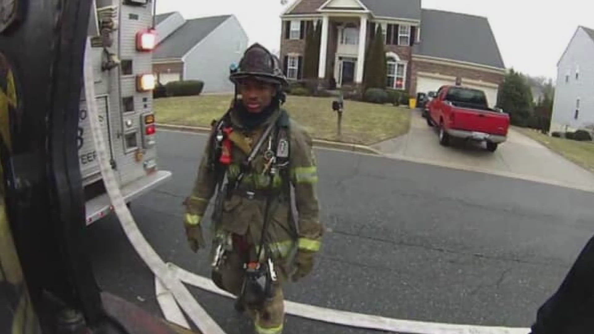 Off-duty volunteer firefighter rescues woman from burning car | wusa9.com