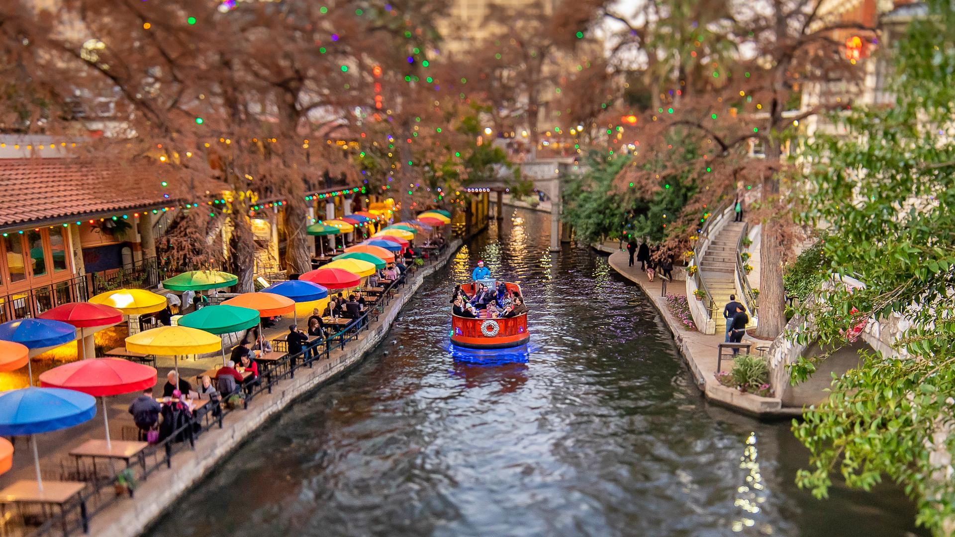 Sponsored by: The Travel Mom. Emily Kaufman, The Travel Mom, shows us how much family fun you can have in San Antonio! There are multiple amusement parks and more! 
