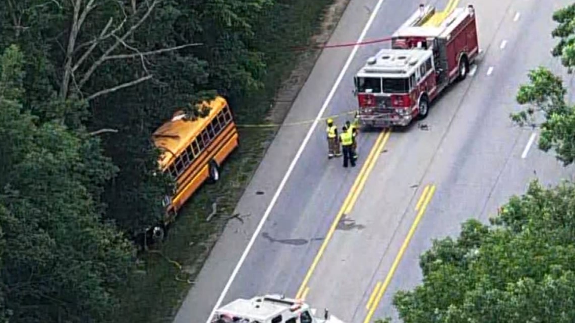 5 People Taken To Hospital Following School Bus Crash | Wusa9.com