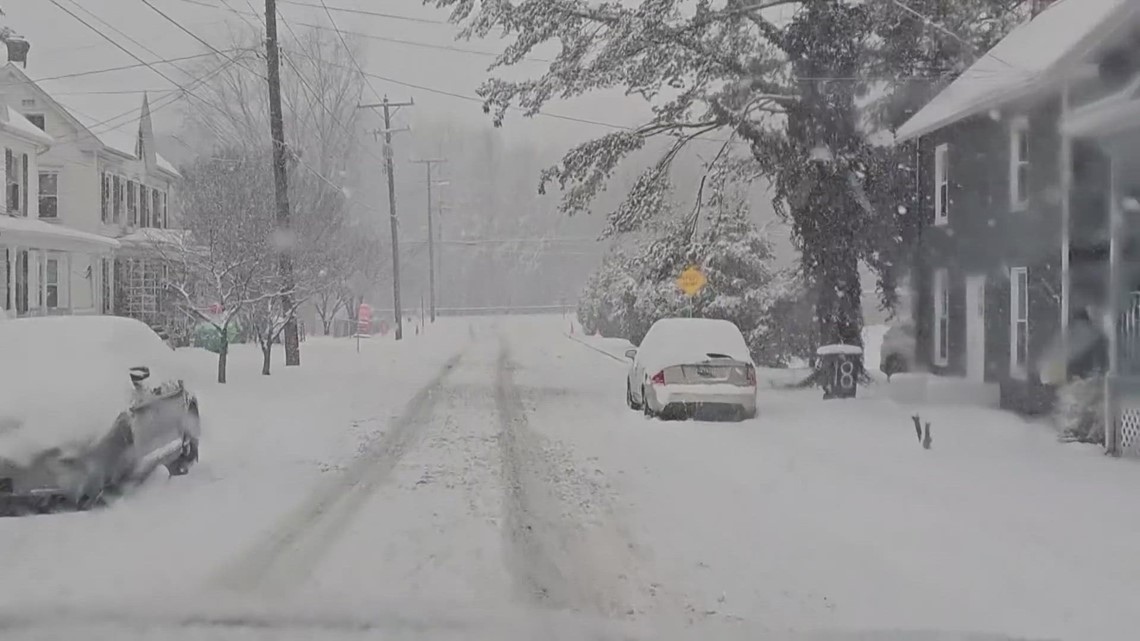 Heavy snow falls in Western Maryland