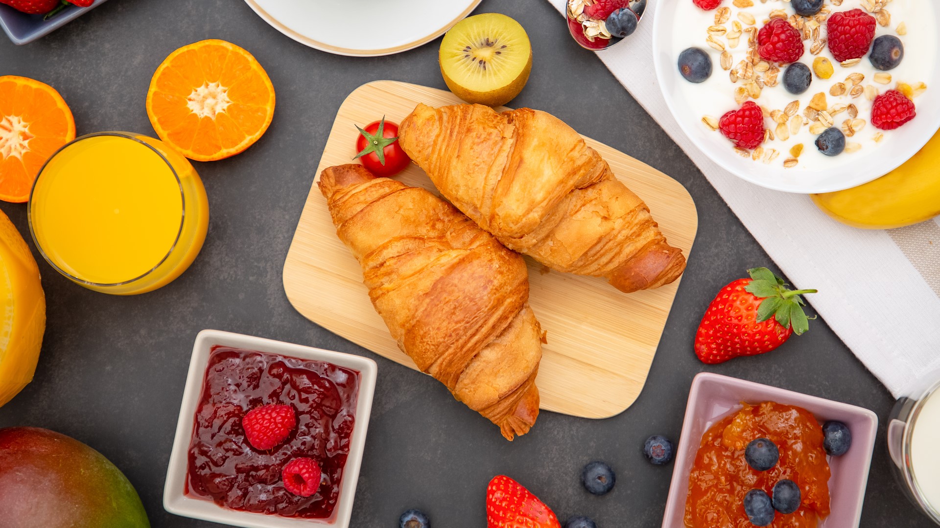 Robin and Rennee Catering launches a new brunch menu. The sister duo demonstrates how to make French toast croissants at home!