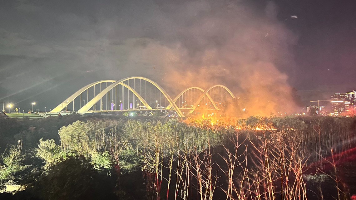 DC Fire battle large brush fire at Anacostia Park | wusa9.com