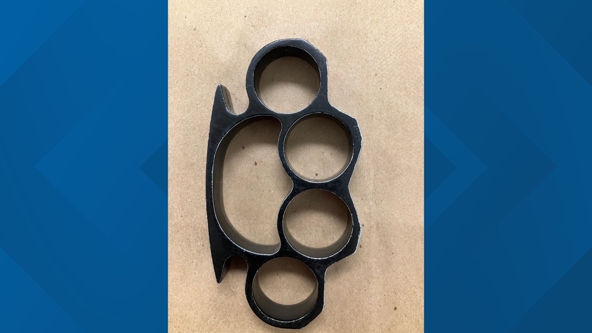 Man arrested with 2 guns, brass knuckles at Metro station