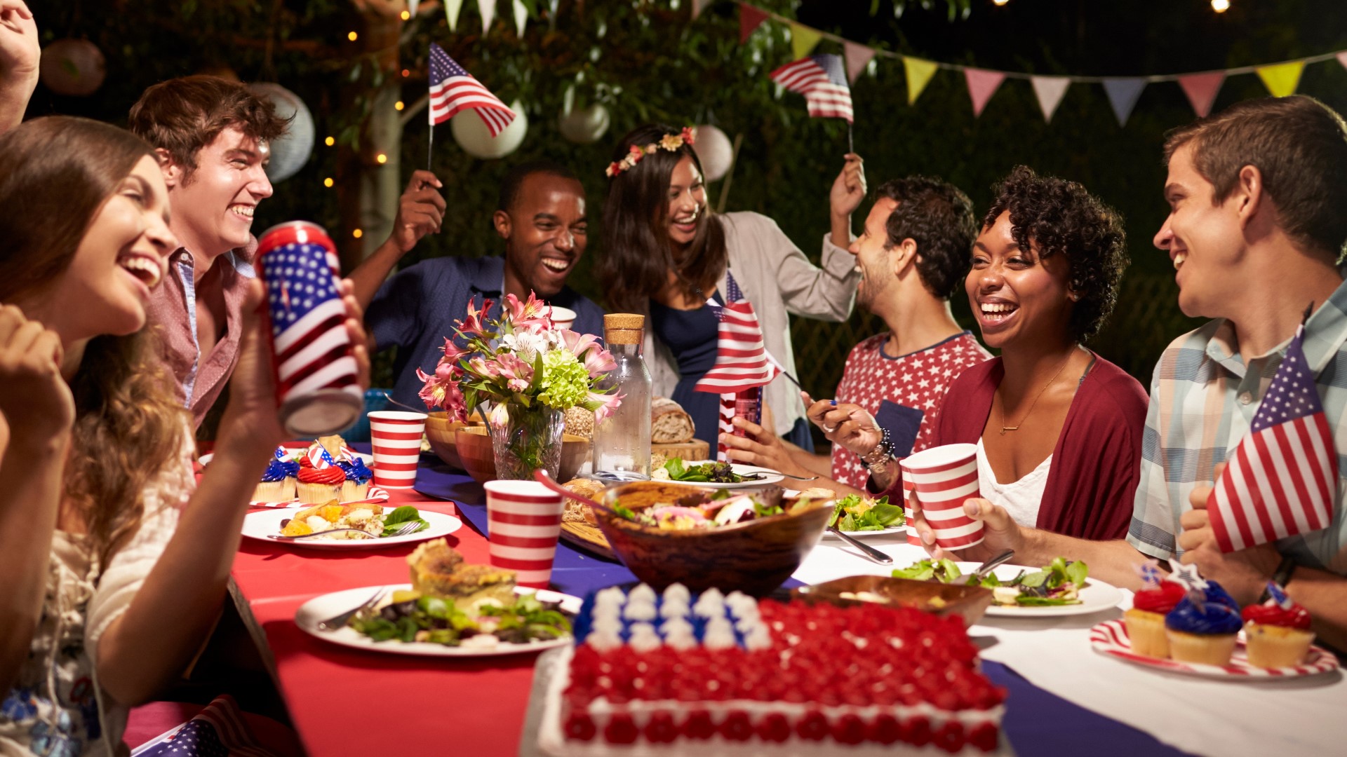Sponsored by: Dailylounge.com. Celebrity Chef Jamie Gwen shares tips on how to make your July 4th party pop! For more info go to dailylounge.com.