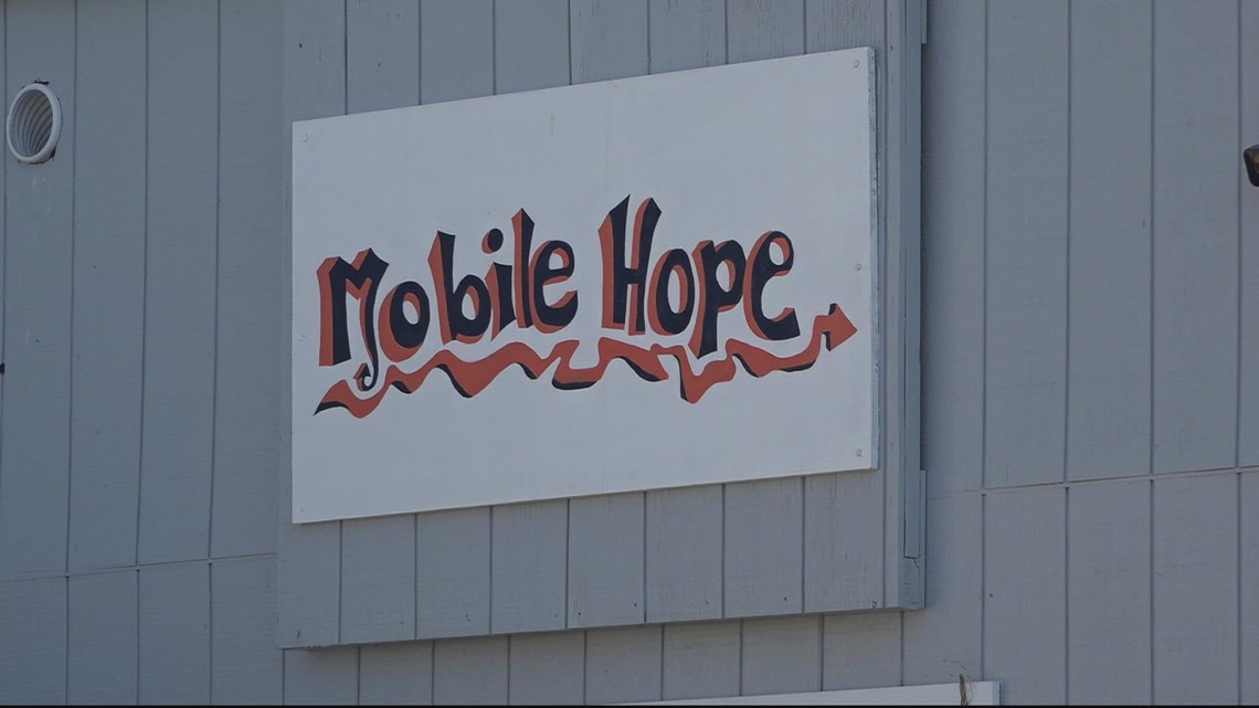 Mobile Hope volunteers help deliver meals to area families