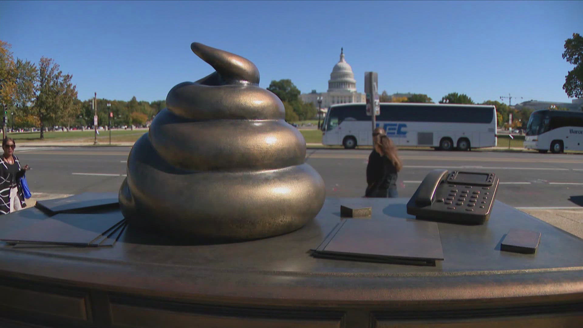 'Poop on Nancy Pelosi's desk' statue in front of the U.S. Capitol ...