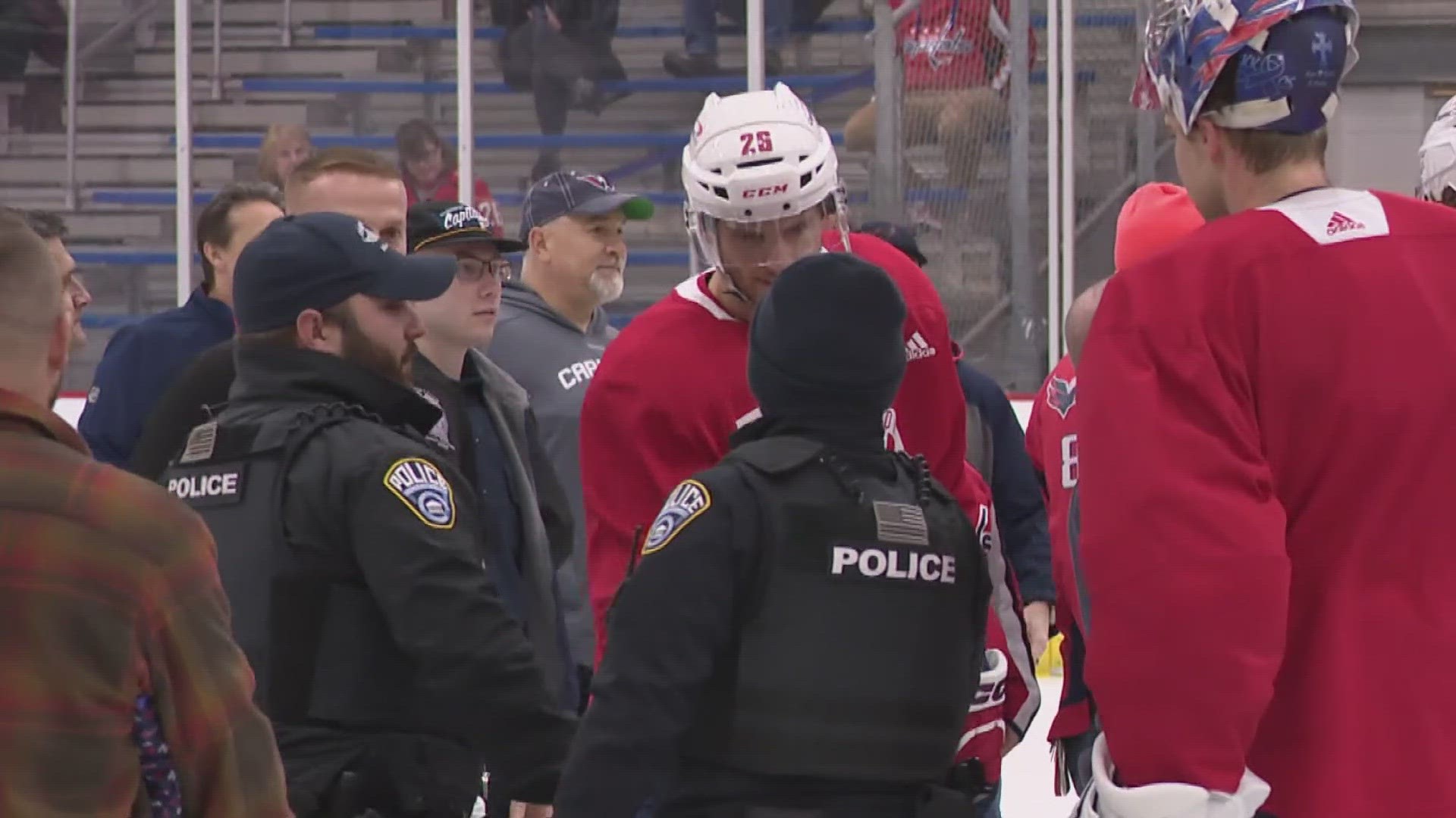 caps-show-appreciation-to-first-responders-wusa9