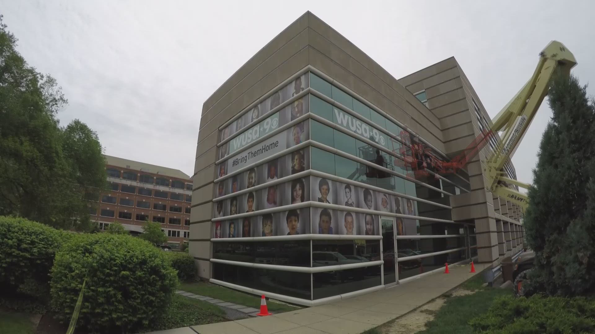 WUSA9 shot a timelapse of the installation on its building with the faces of DC's missing children.