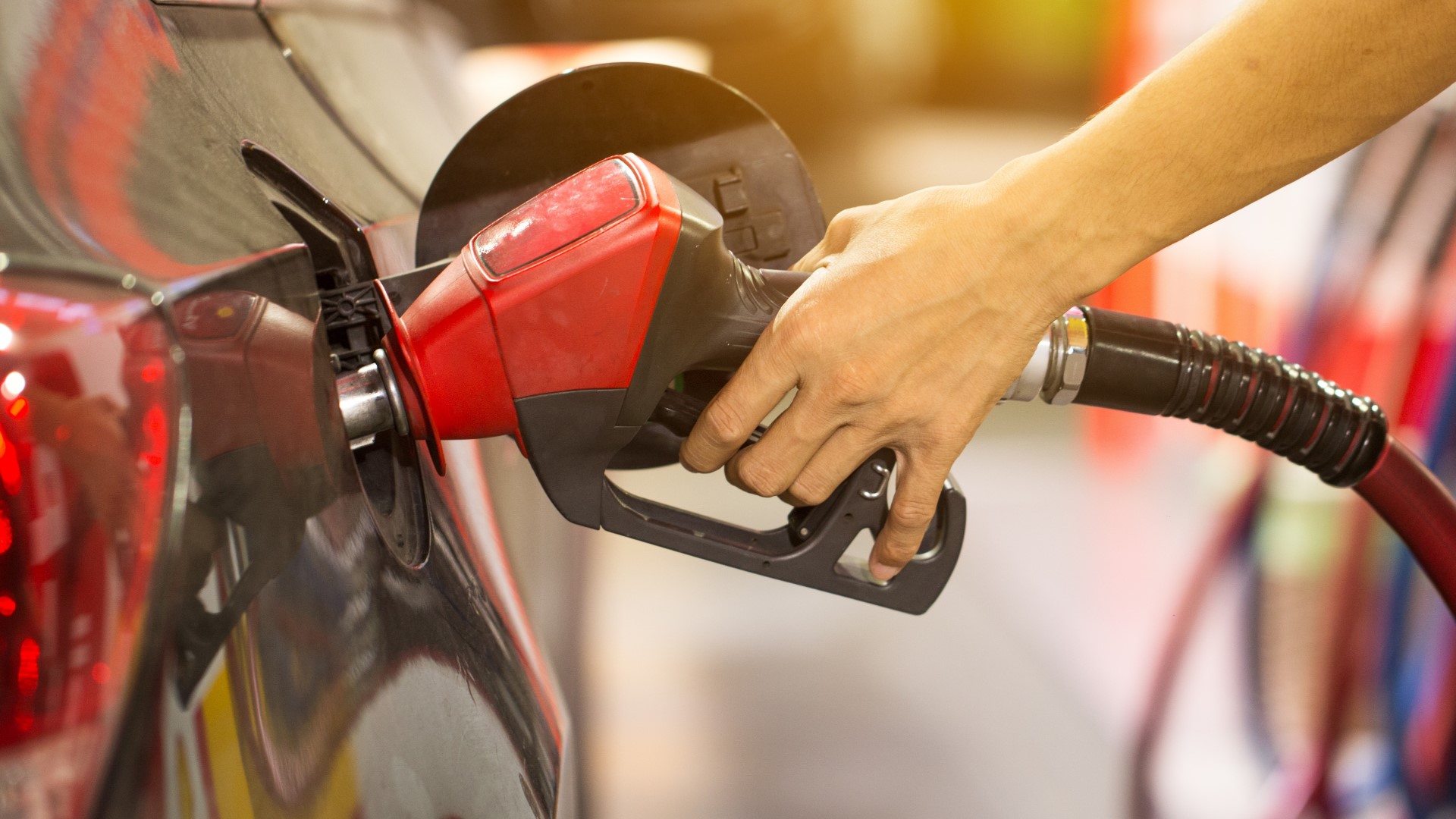 How is the average price of a gallon of gas calculated in each locality and state? We asked AAA and GasBuddy