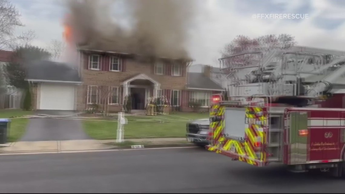 Firefighters battle house fire in Fairfax County | wusa9.com
