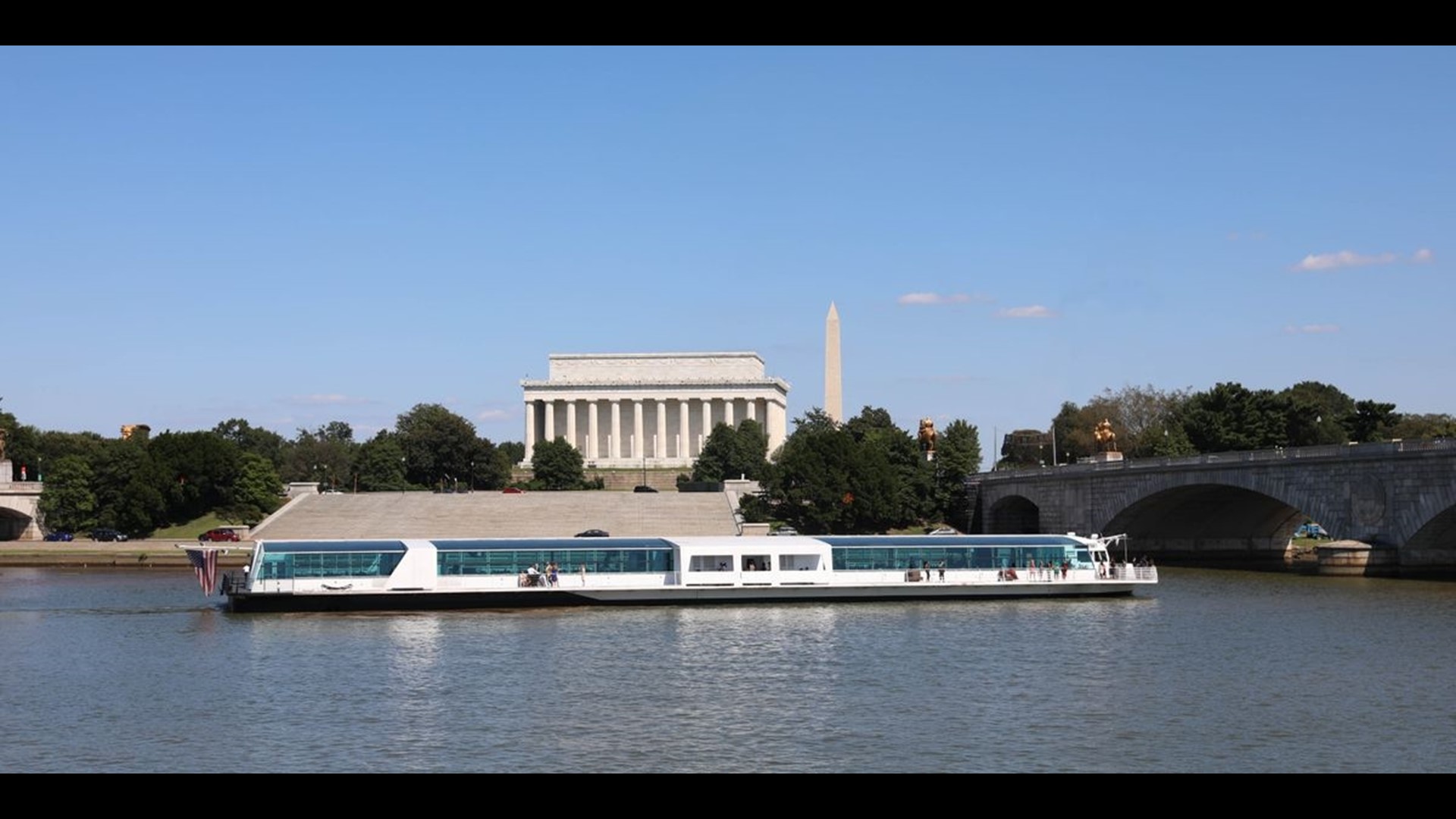 Chad Barth and Rebecca Rose showcase new, seasonal menu items that City Cruises is offering for the holidays!