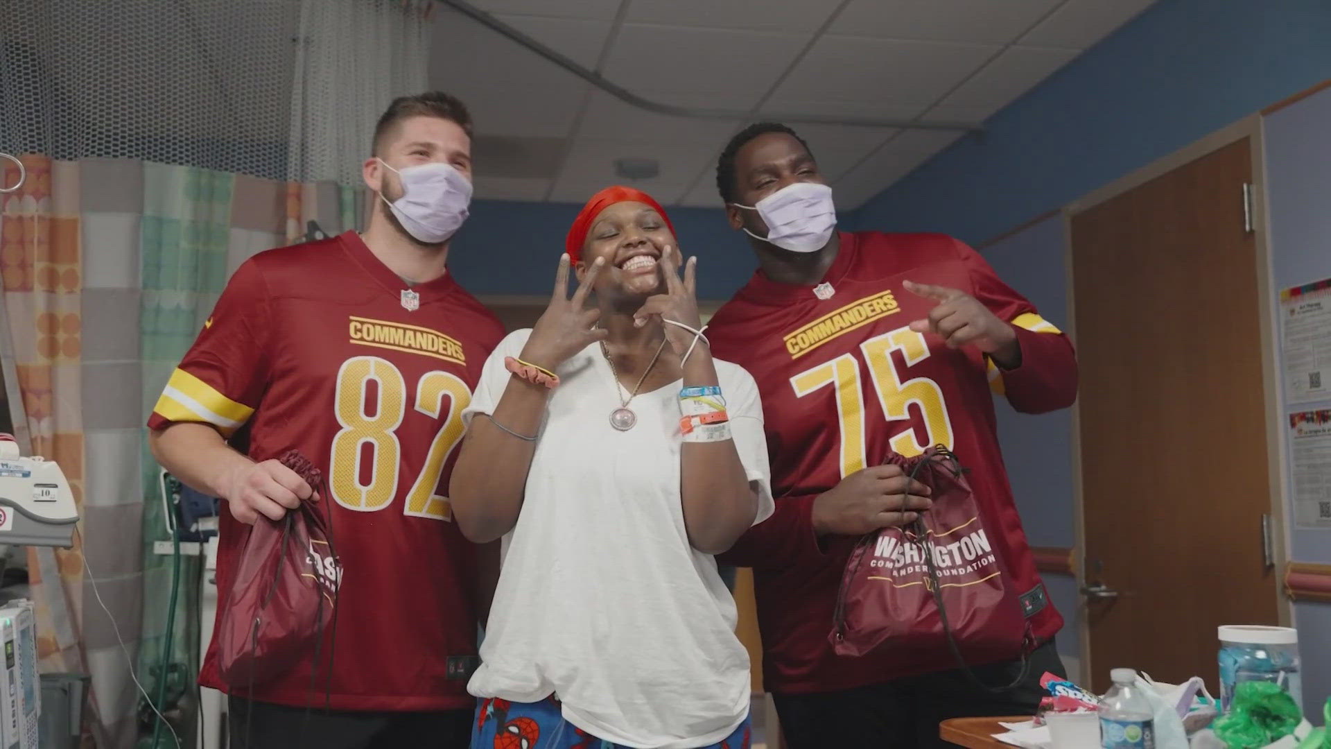 Commanders players Ben Sinnott, Chris Paul, Brandon Coleman and Colson Yankoff visited Children's National Hospital in DC.