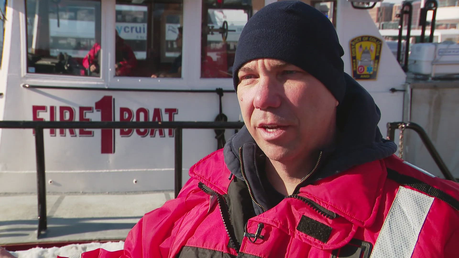 Crews are working to break through the ice on the Potomac | wusa9.com