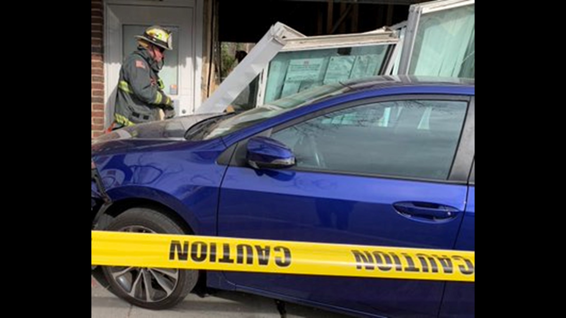 Driver crashes into Northwest DC building | wusa9.com