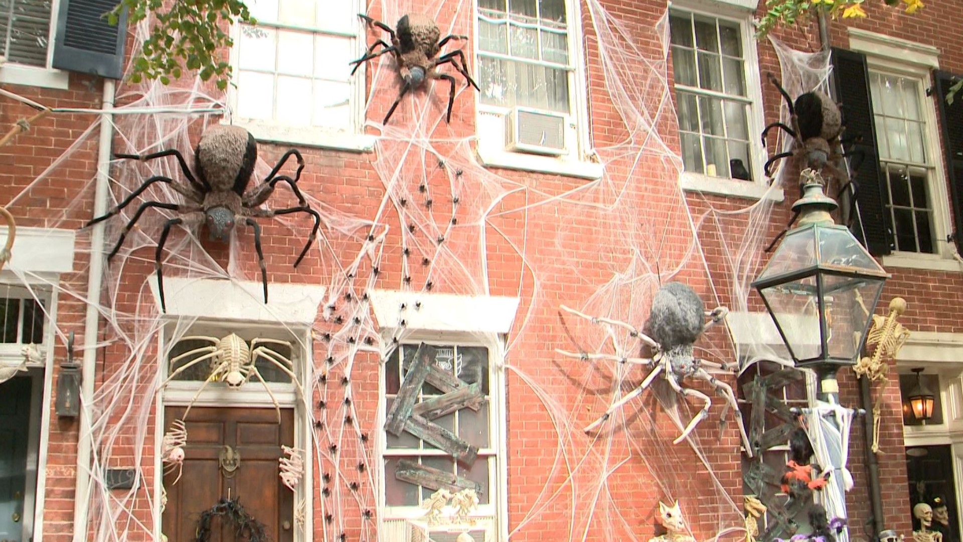 Old Town Alexandria Halloween display grabs attention