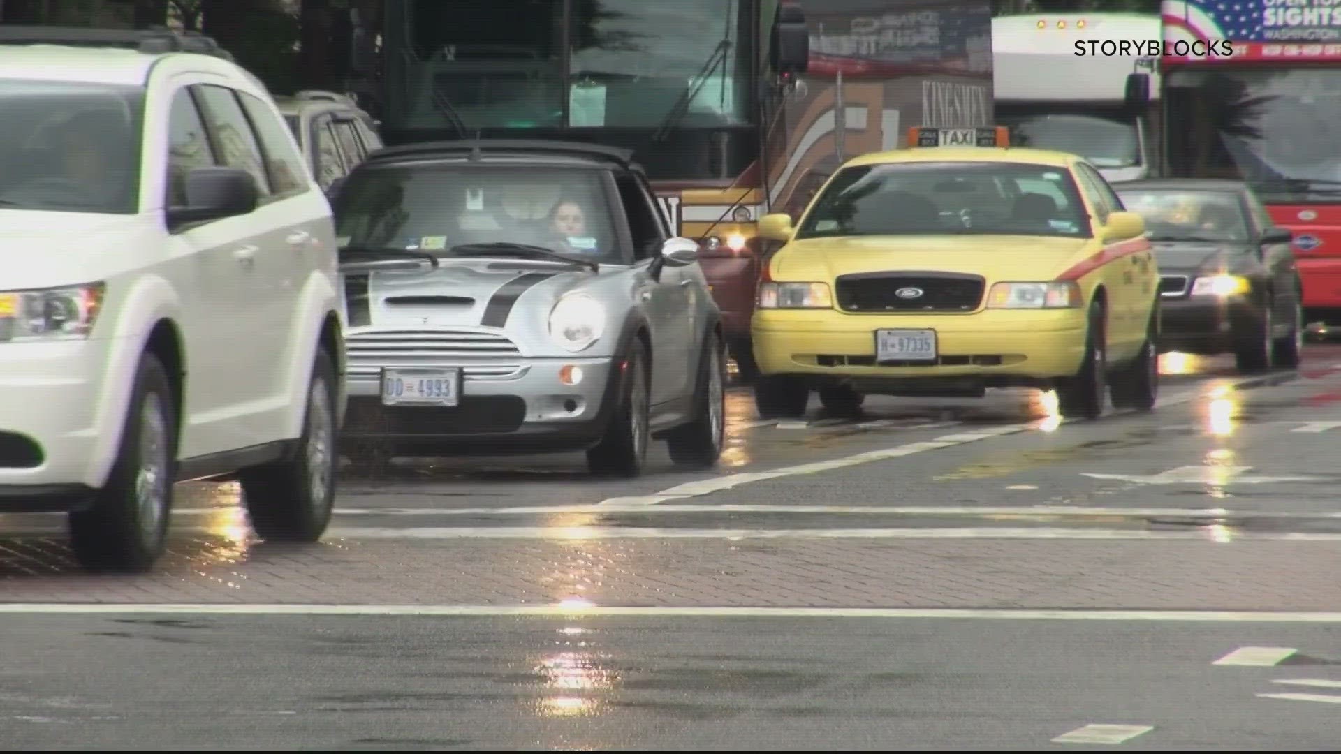 Reddit users have complained this week about drivers making traffic worse. Does the law require drivers in the DMV to use their headlights when it's raining?