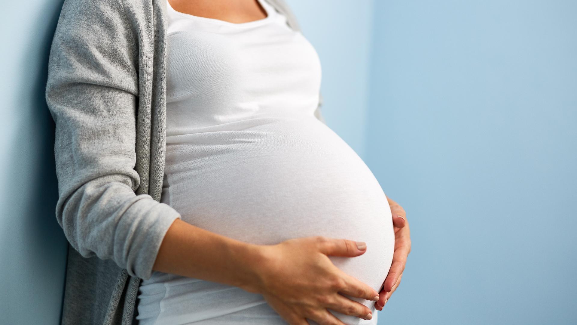 Doctors warn of health issues including preterm birth and false contractions during heat waves.