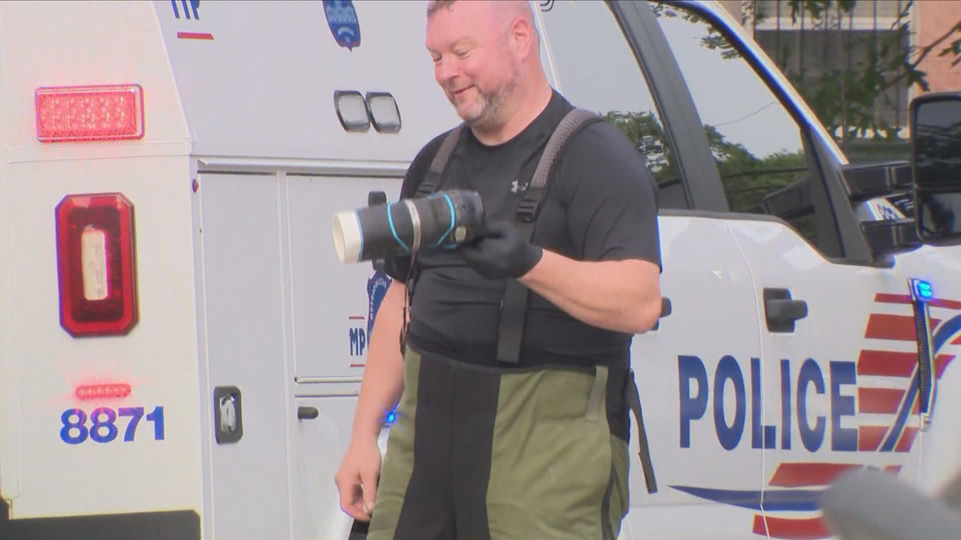 Adult device shuts down rush hour traffic in DC | wusa9.com