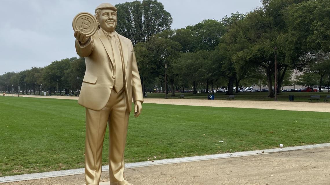 50-voet bananen, Golden Trump met een bitcoin | Tech's flamboyante displays op National Mall