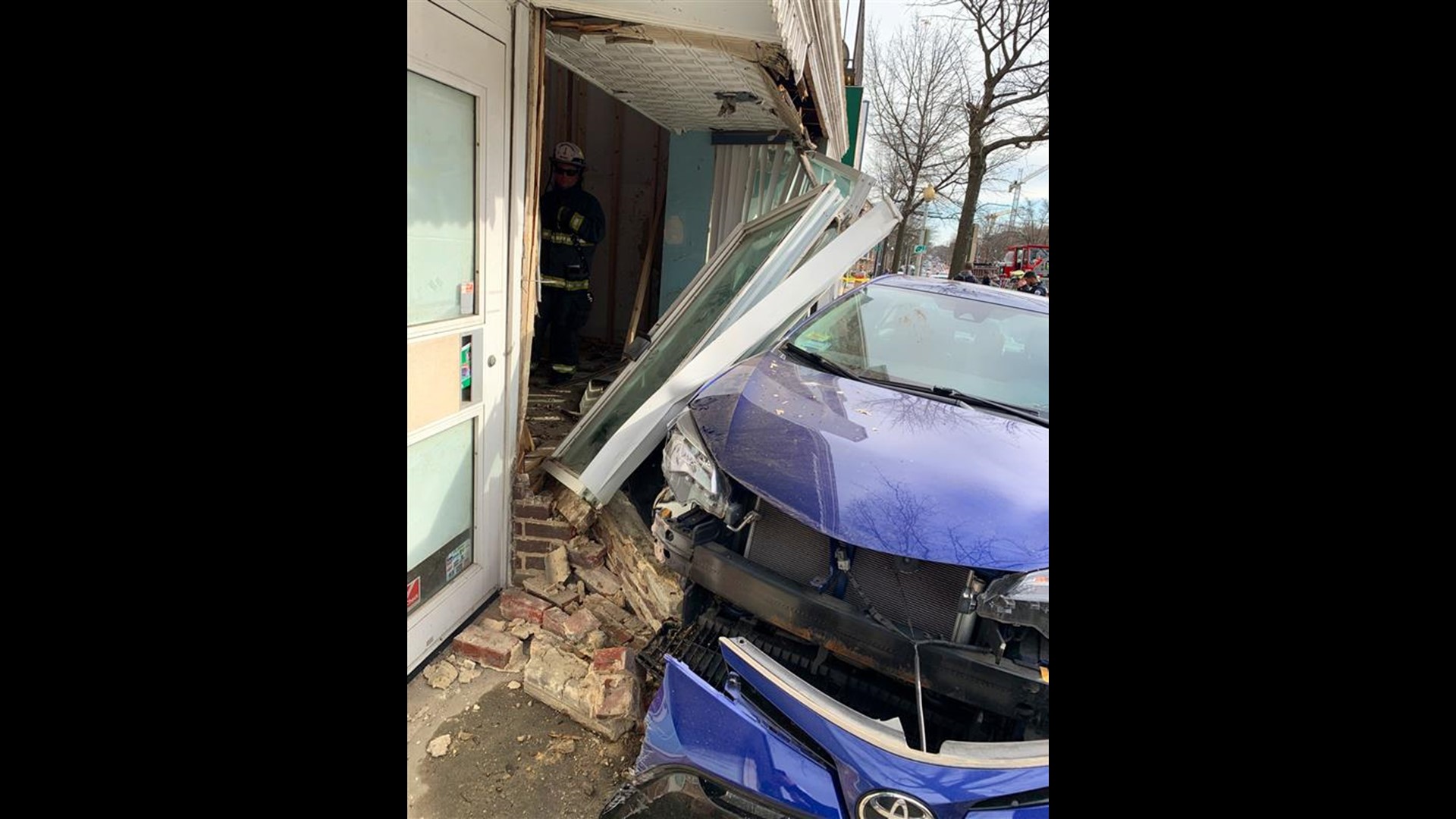 Driver crashes into Northwest DC building | wusa9.com