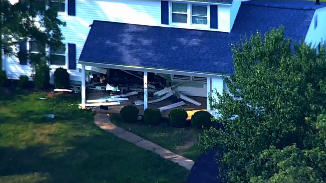 Car crashes into home in Bowie, Maryland | wusa9.com