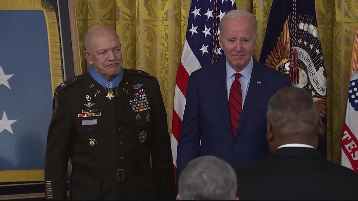 Paris Davis, Black Green Beret in Vietnam, awarded Medal of Honor at ...