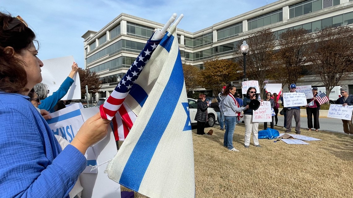 FCPS parents protest antisemitism after recent incident - Vimarsana News