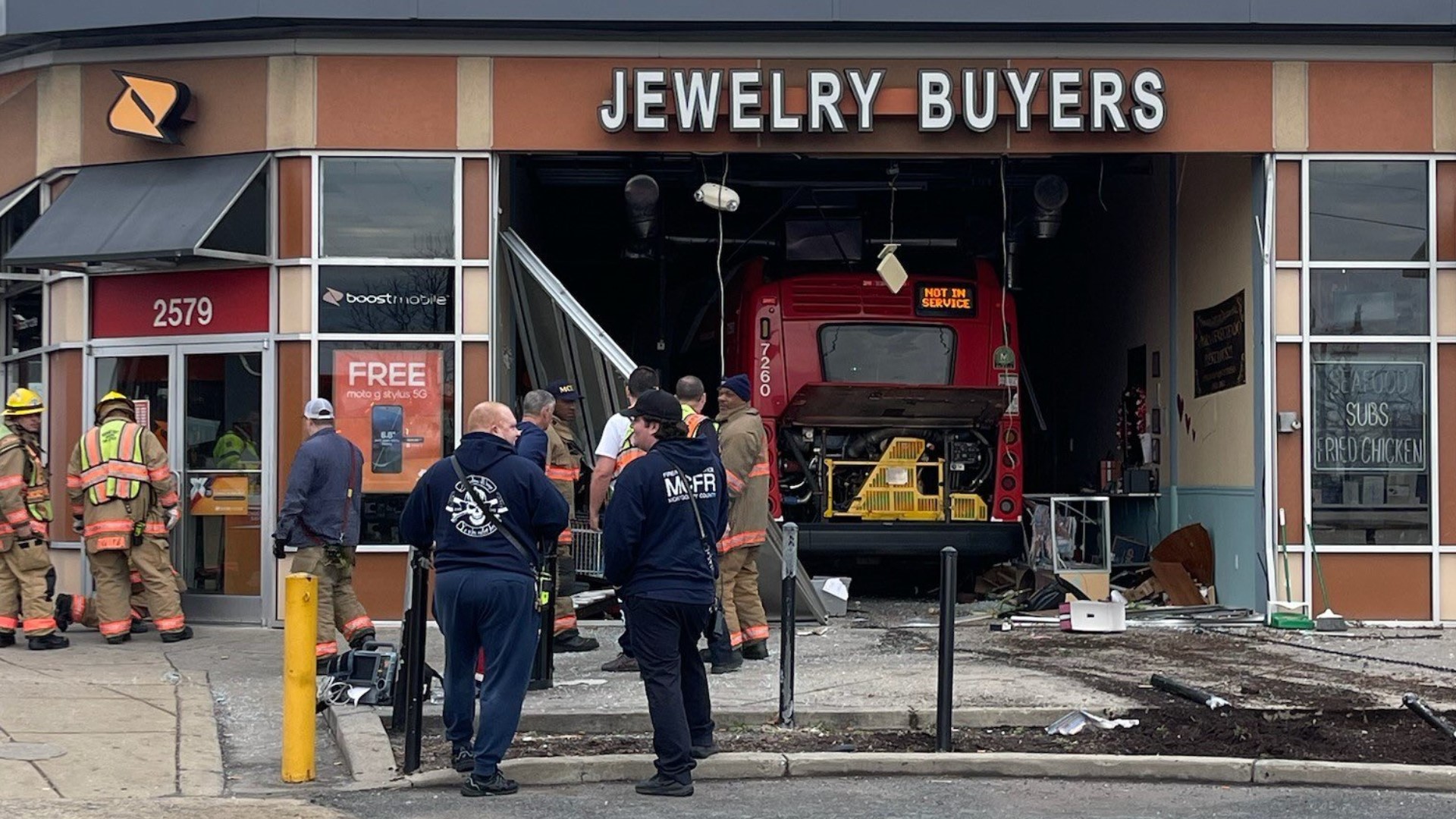 A Metrobus crashed into a jewelry store in Montgomery County Thursday morning, sending three people to the hospital.