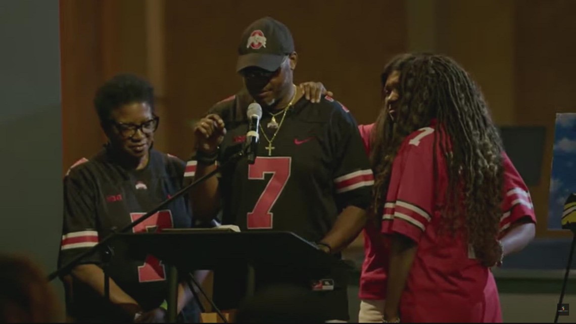 Family of former Washington NFL quarterback honors Dwayne Haskins during service in New Jersey