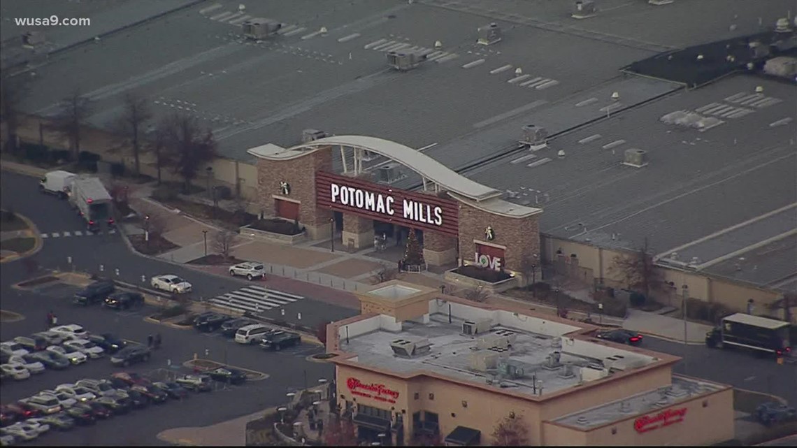 State officials hoped Potomac Mills sign would fall on its own