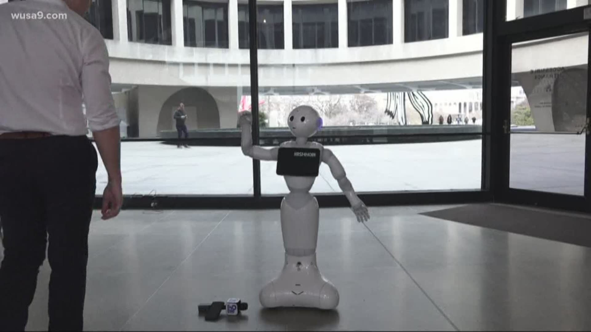 A new robot is at the Smithsonian to help make your experience less intimidating.