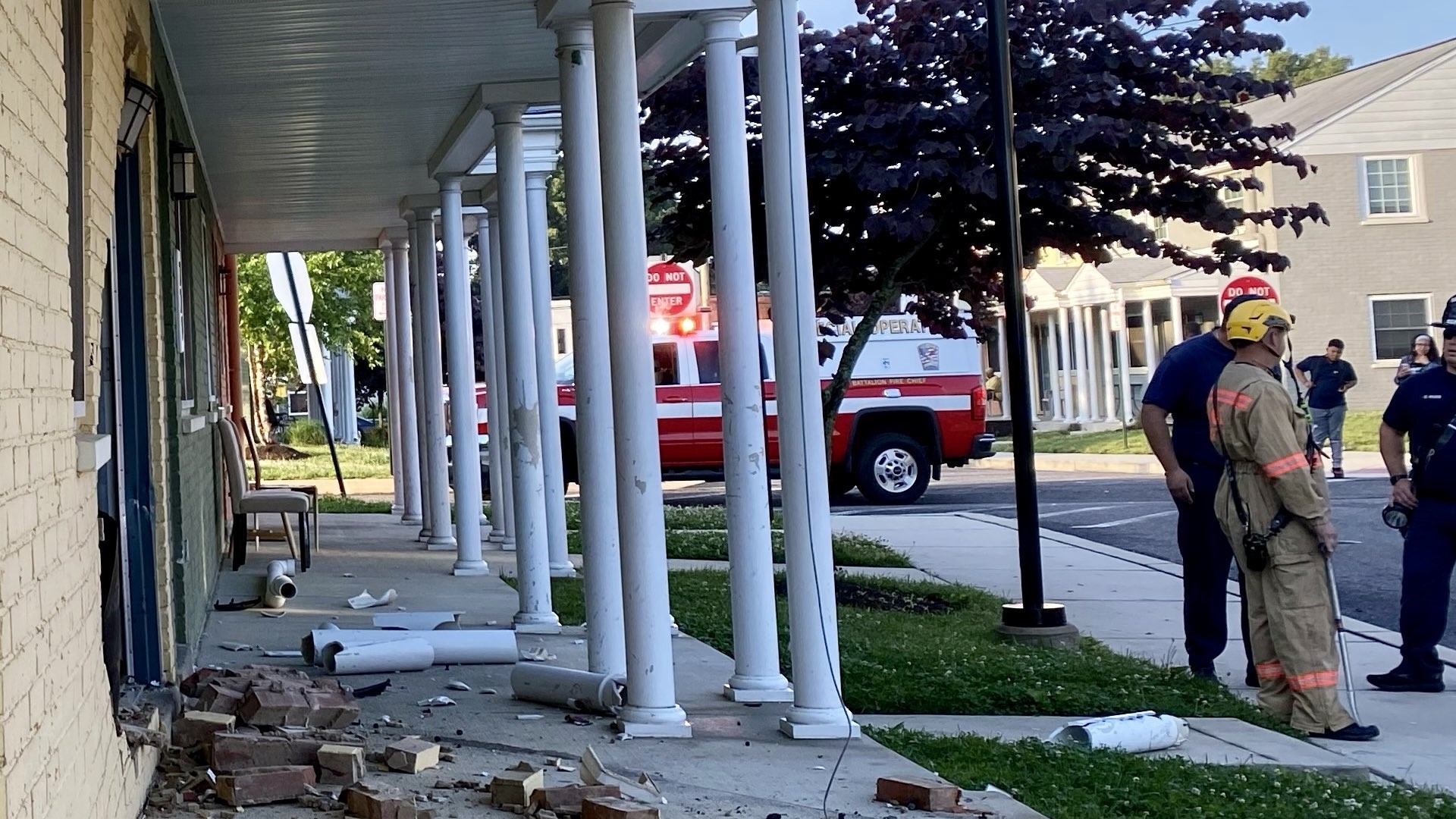 Vehicle Smashes Into DC Row Home, Takes Off | Wusa9.com