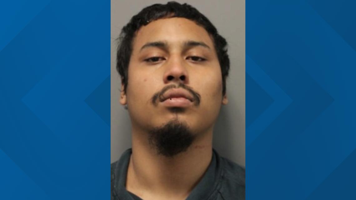 Montgomery County police looking for suspect in triple stabbing | wusa9.com