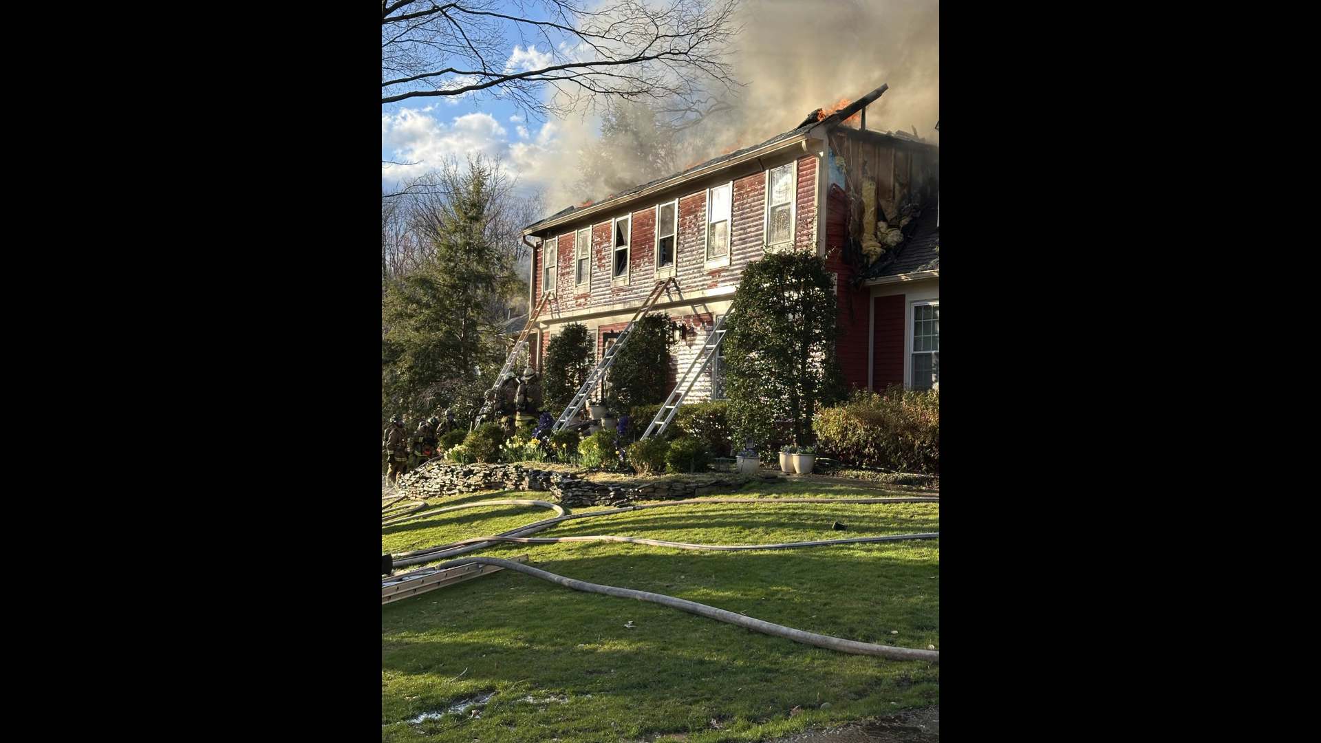 Fairfax Fire & Rescue respond to fire on the 7100 block of Laketree Drive