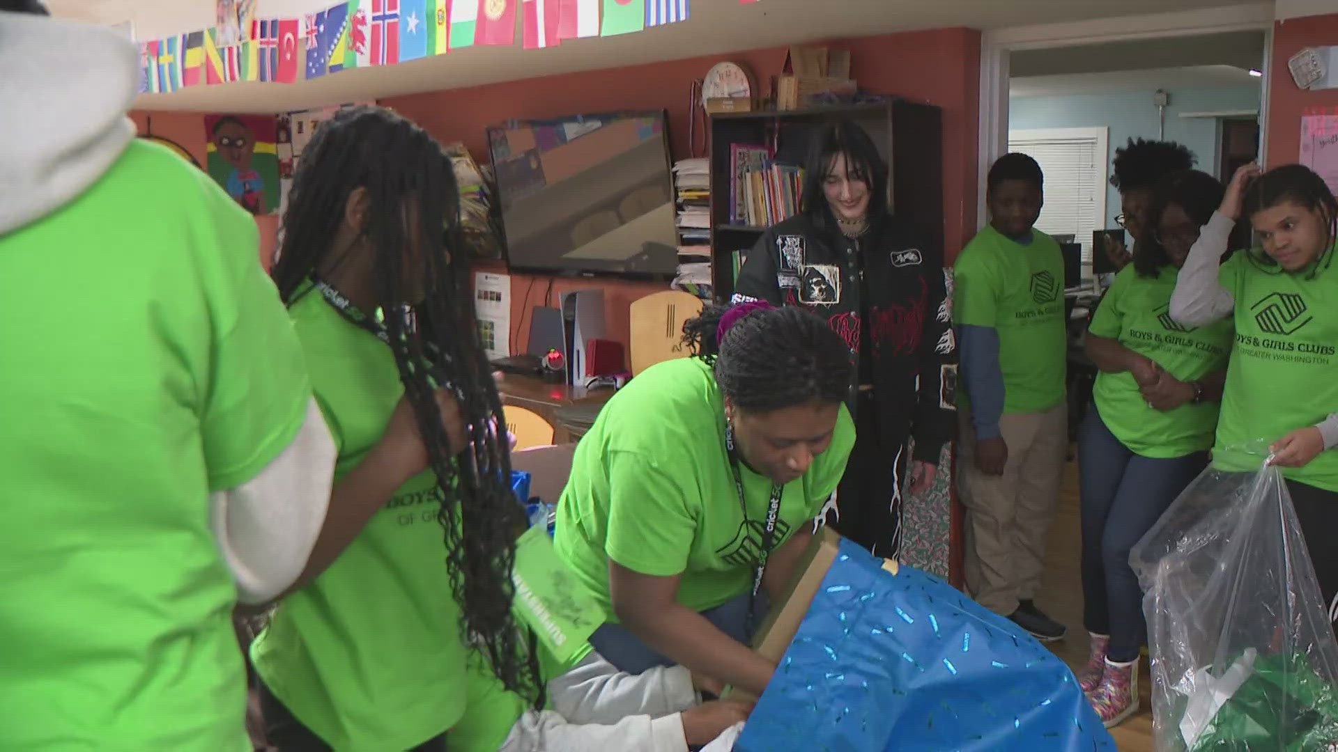 Ripley and Cricket Wireless surprised one family from the Boys and Girls club with an early Christmas.