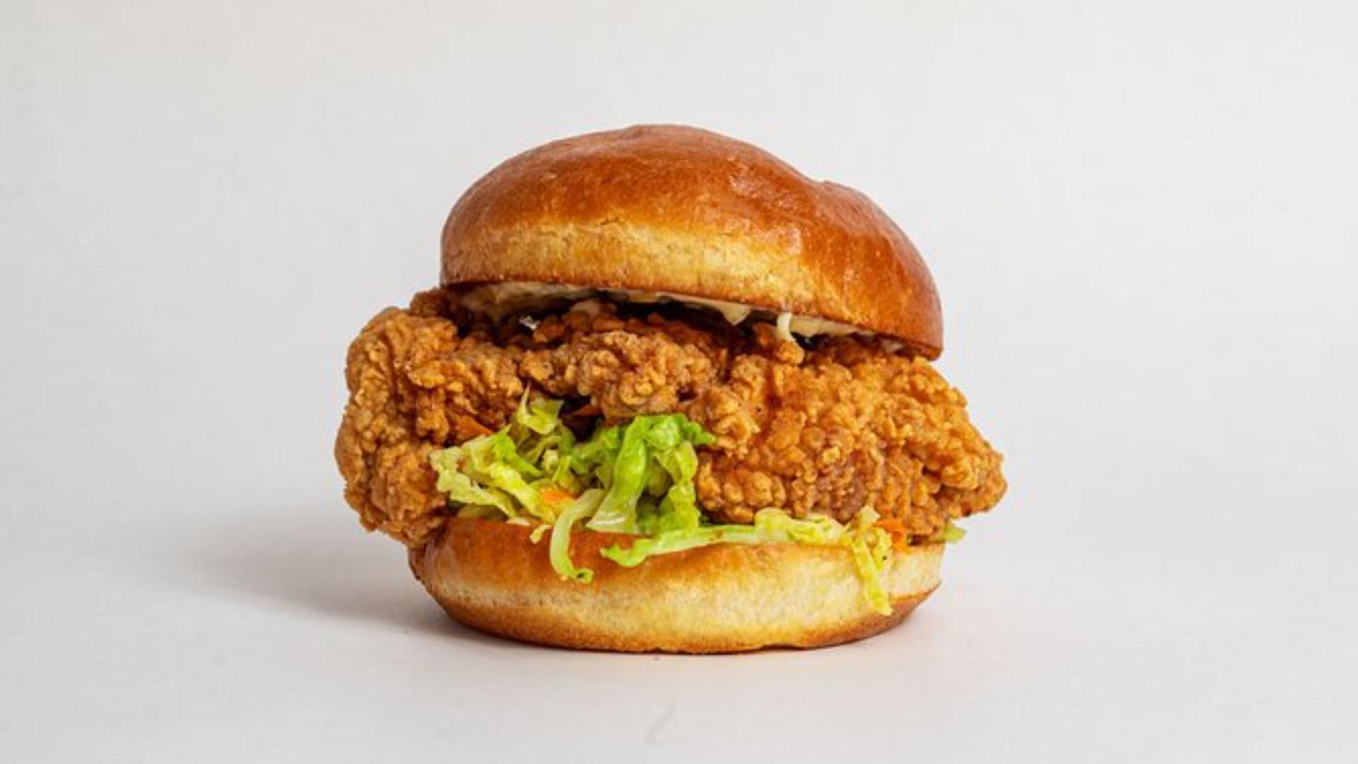 Carey Tang & Chef Yuan Tang discuss their takeaway and delivery fried chicken concept 'Side Chick' that serves Asian American flavors.
