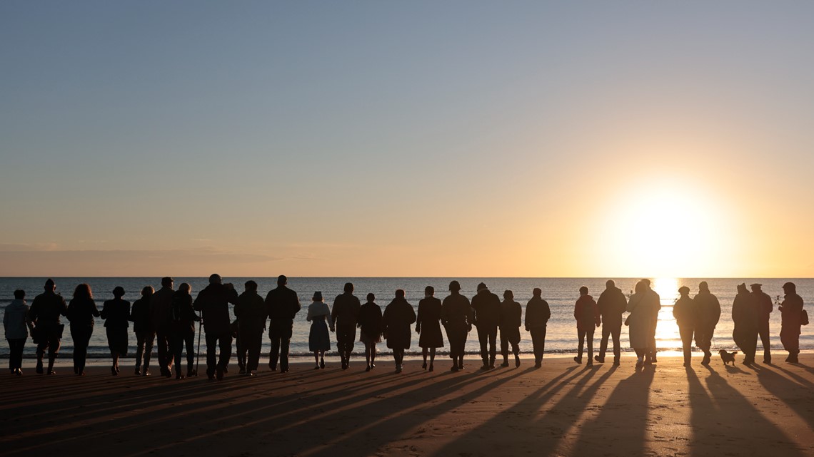 Crowds honor WWII veterans at D-Day celebrations