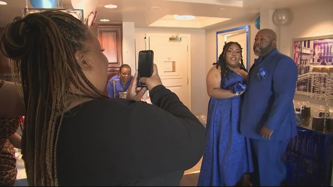 Get Uplifted: Dad and daughter dance the night away at prom