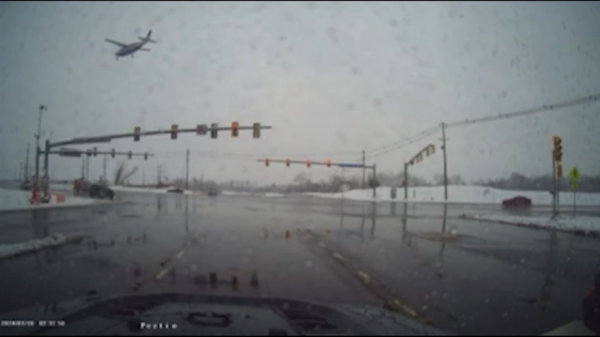 A plane made an emergency landing on the Loudoun County Parkway on Friday, right outside Dulles International Airport.