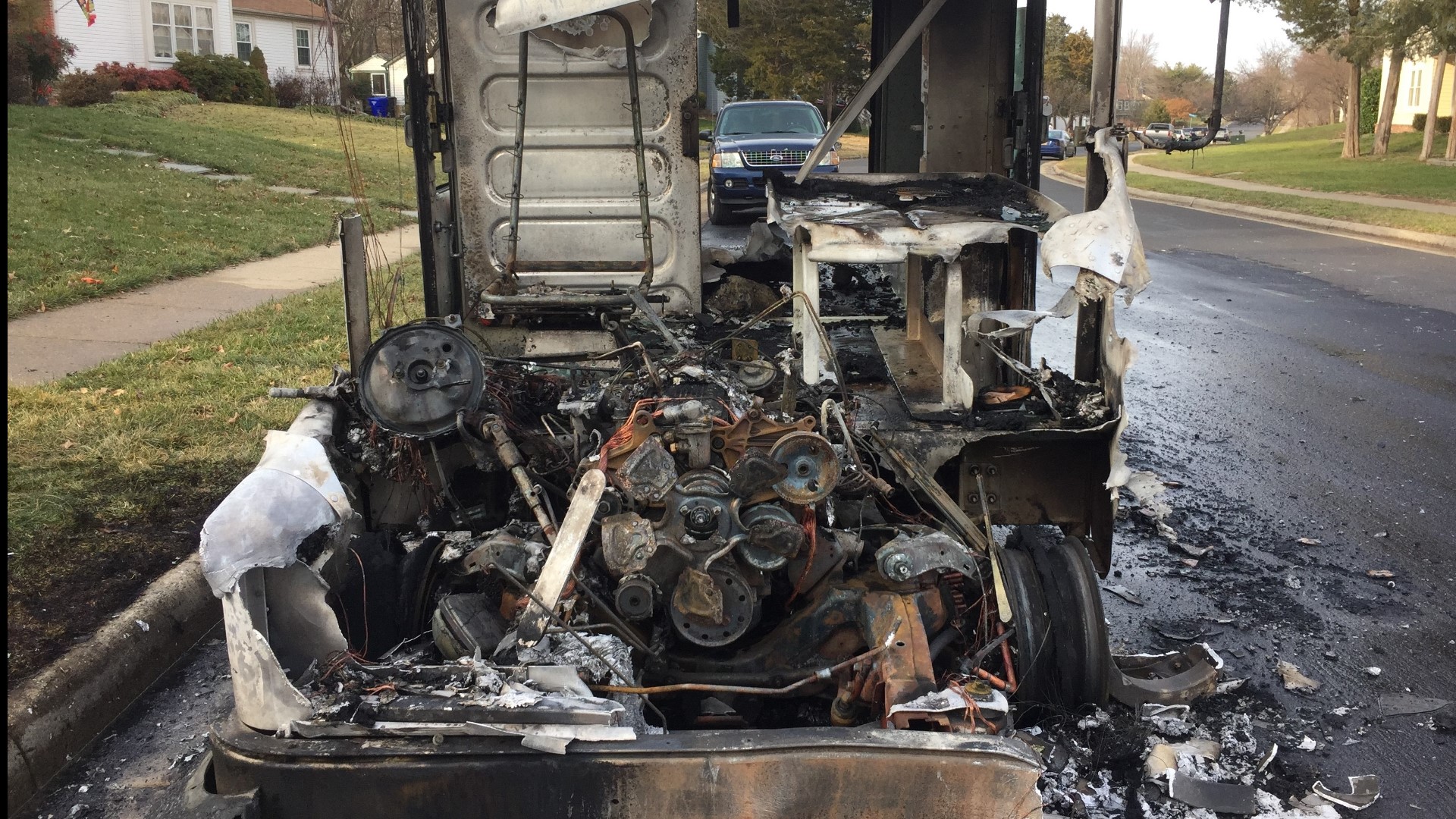 USPS truck catches fire while delivering mail in Virginia | wusa9.com