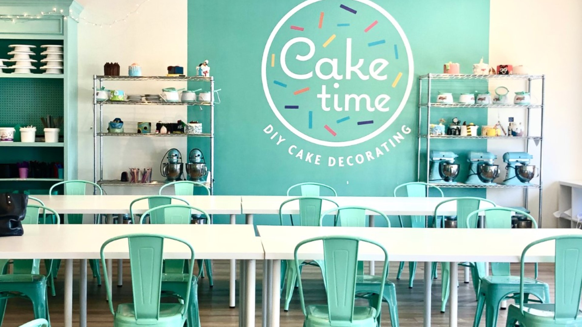 Cake Time allows you to learn the art of cake decoration.