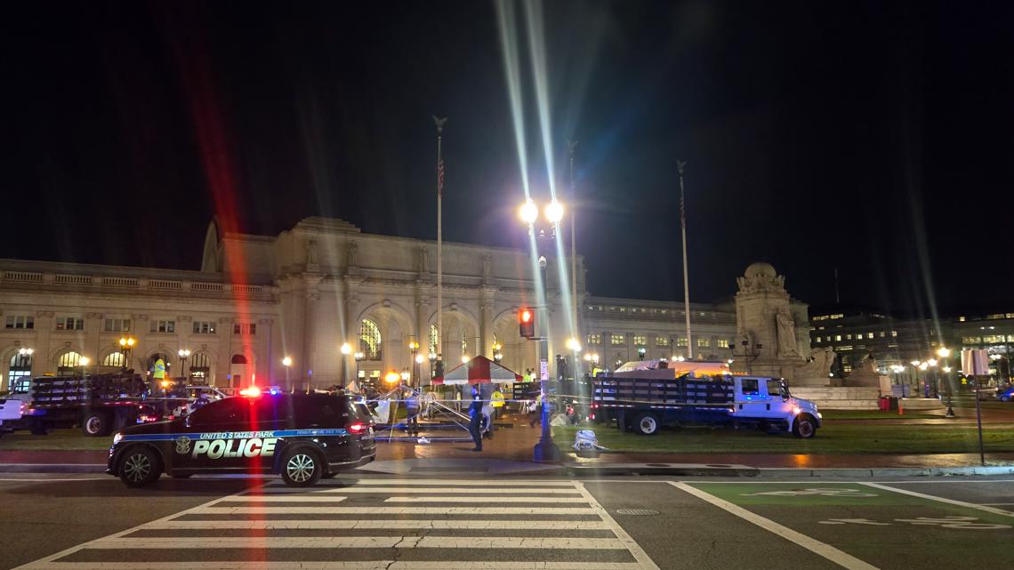 Anti-Trump protest group cleared from Union Station | wusa9.com