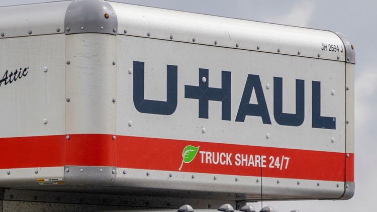 Police pursue U-Haul truck going 95 mph in Alexandria