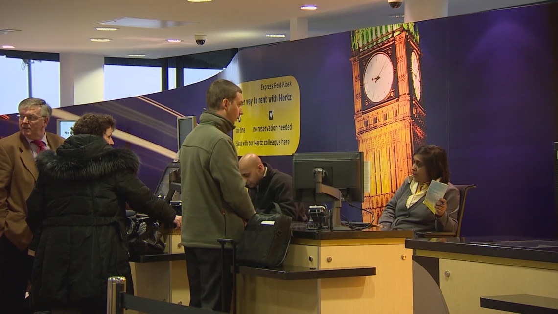 Travelers turn to trains, cars amid government shutdown