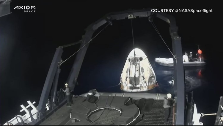 SpaceX Dragon spacecraft splashes down off Florida coast